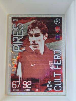 Robert Pires - Arsenal - Topps Match Attax Cult Hero – Arsenal – Cult Hero gyűjtői kártya